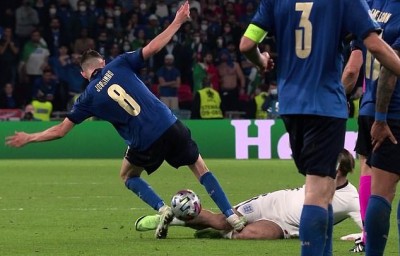 Euro-2020-Jorginho-escapes-red-card-despite-stamp-on-Jack.jpg